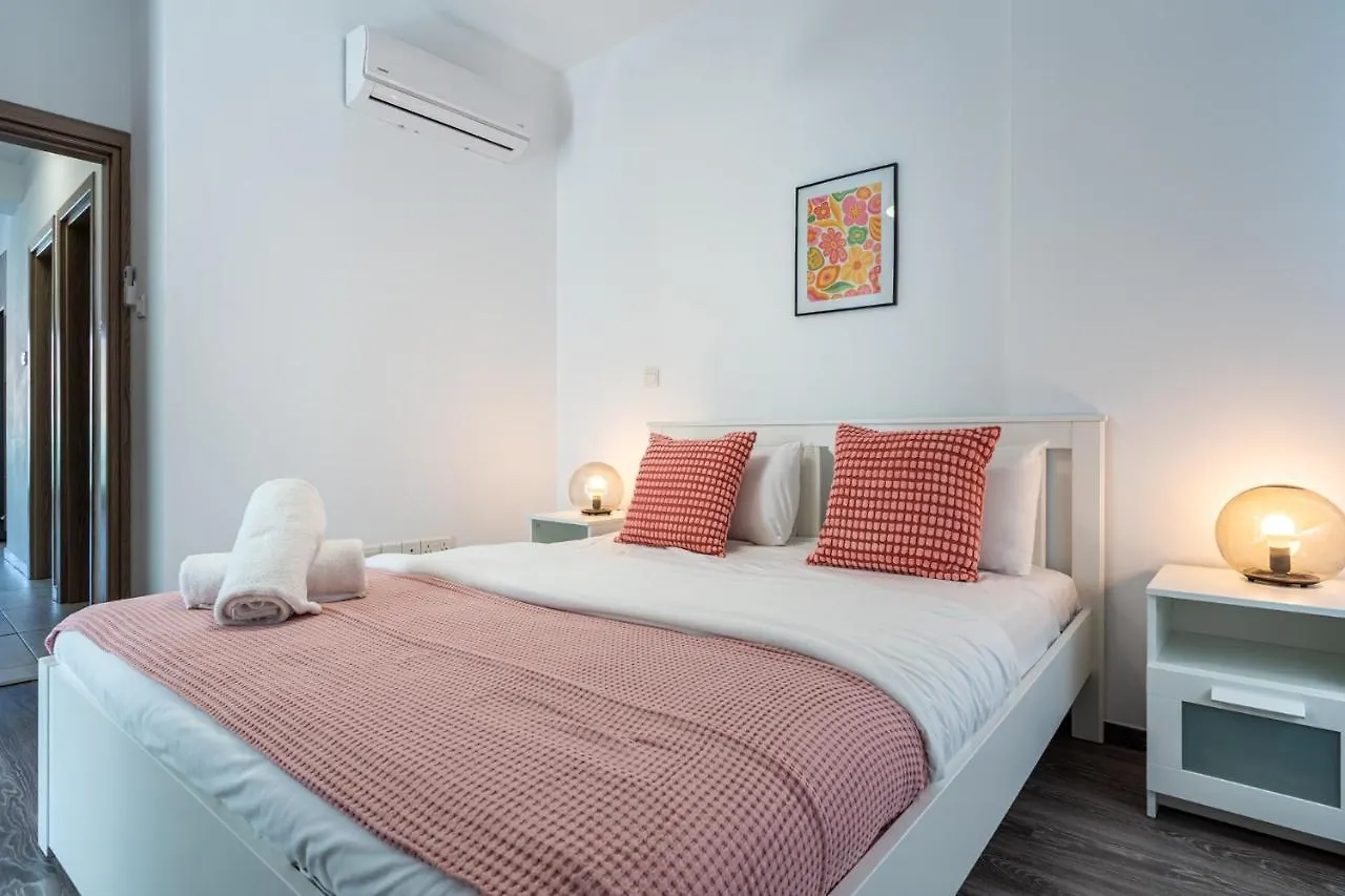 Crystal 2-Bedroom Apartment In Lárnaca